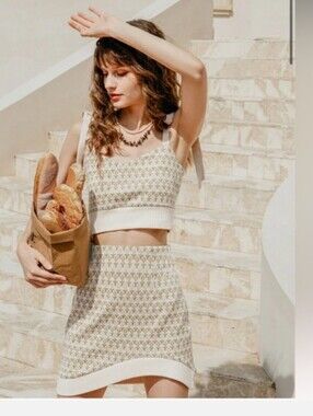 Petite Studio Set Riley Skirt (S)Eva Crop Top(Xs)
